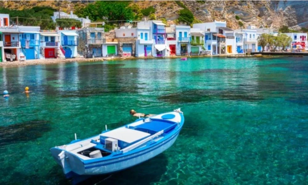 Μήλος: «Πόλεμος» για το... διαμέρισμα του ορθοπεδικού που πήγε στο νησί - Στο δρόμο ο γιατρός